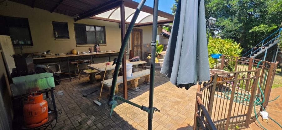 5 Bedroom Property for Sale in Wilkoppies North West